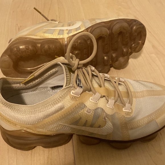 Nike gold vapormax!! - Picture 4 of 7